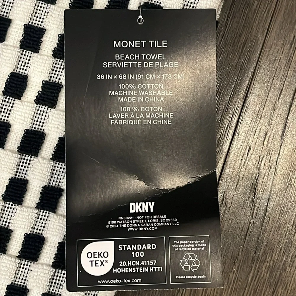 DKNY Monet Oversized Beach Towel Black and White new 36”x68”